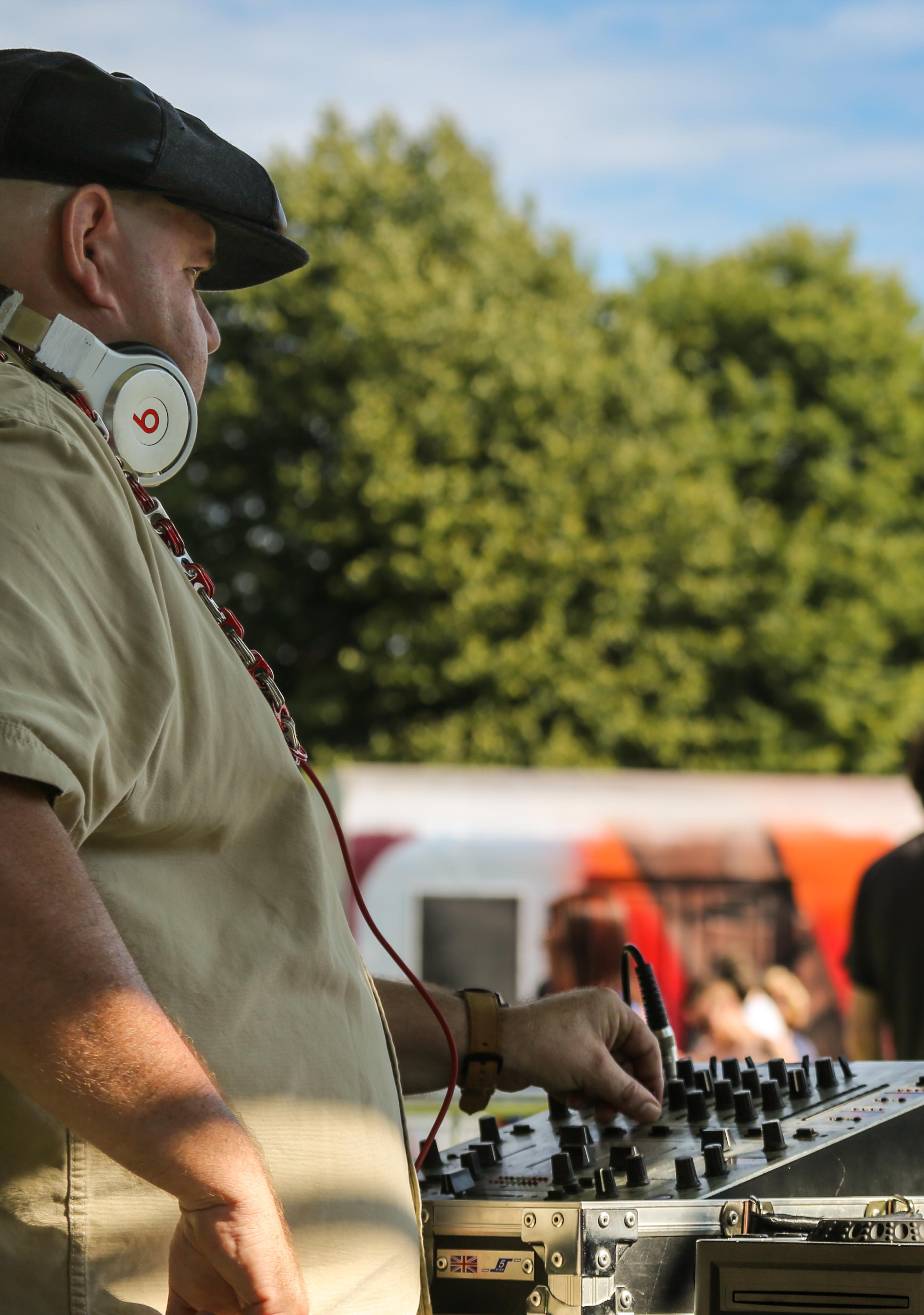 DJ 2.jpg